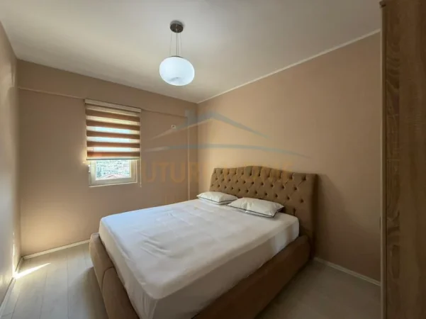 Tirane, jepet me qera apartament 3+1+2 Kati 4, 188 m² 1.400 € (LIQENI I THATE , Kompleksi FZ)