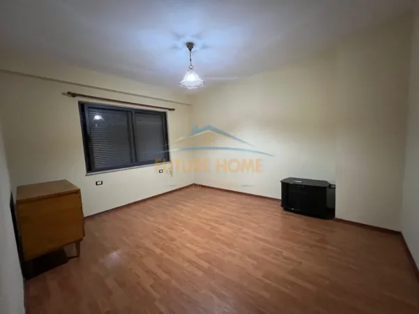 Tirane, jepet me qera apartament 2+1 Kati 3, 112 m² 500 € (YZBERISHT , Nela 6)