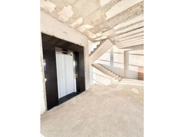 Tirane, jepet me qera ambjent biznesi Kati 0, 3.000 m² 