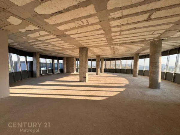 Tirane, jepet me qera ambjent biznesi Kati 0, 3.000 m² 
