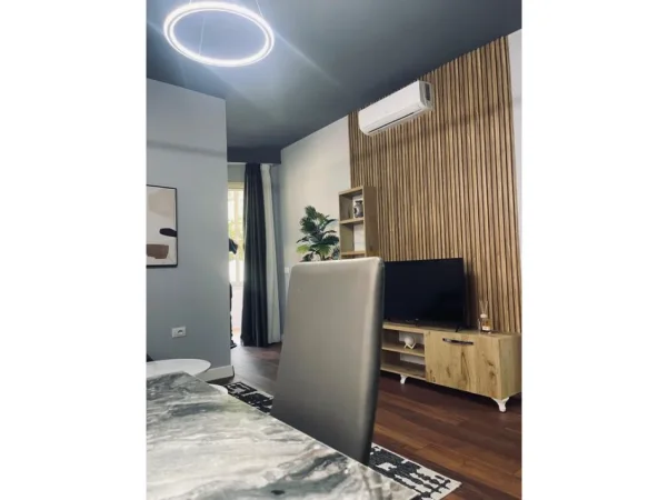 Tirane, jepet me qera apartament 2+1 Kati 2, 85 m² 650 € (Kopshti Botanik)
