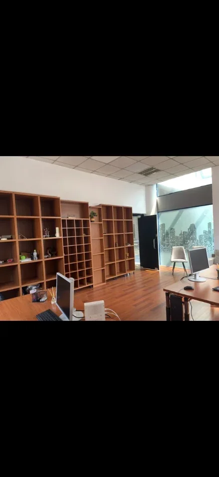 Tirane, jap me qera zyre Kati 3, 50 m² 600 € (Rruga Ymer kurti)