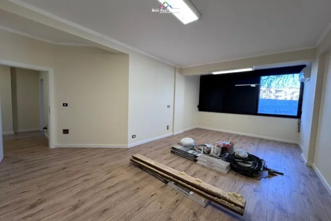 Tirane, jepet me qera zyre Kati 2, 104 m² 1.000 € (myslym shyr)