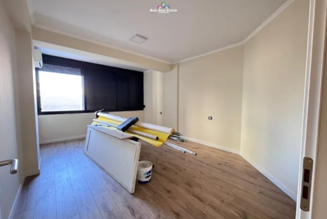 Tirane, jepet me qera zyre Kati 2, 104 m² 1.000 € (myslym shyr)
