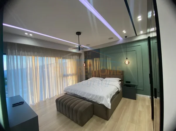 Tirane, jepet me qera apartament Dublex 4+1+3+Verande+Parkim , Kati 10, 256 m² 3.200 € (SQUARE 21 , Rruga e Kavajes)