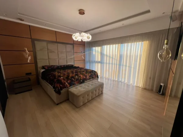 Tirane, jepet me qera apartament Dublex 4+1+3+Verande+Parkim , Kati 10, 256 m² 3.200 € (SQUARE 21 , Rruga e Kavajes)
