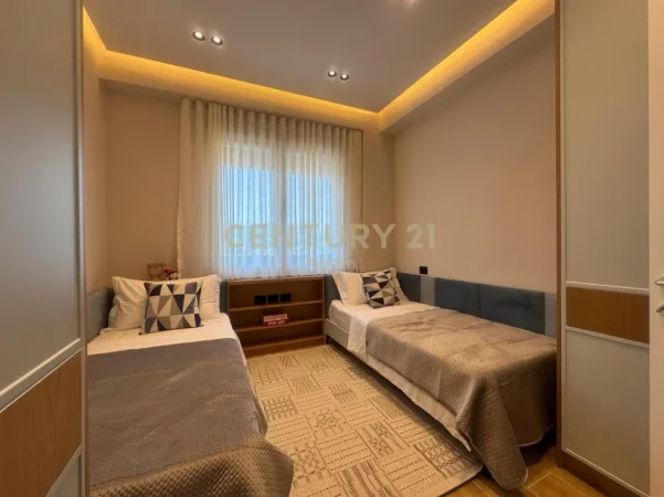 Tirane, jepet me qera apartament 2+1+Ballkon Kati 8, 105 m² 840 € (spitali amerikan 3)