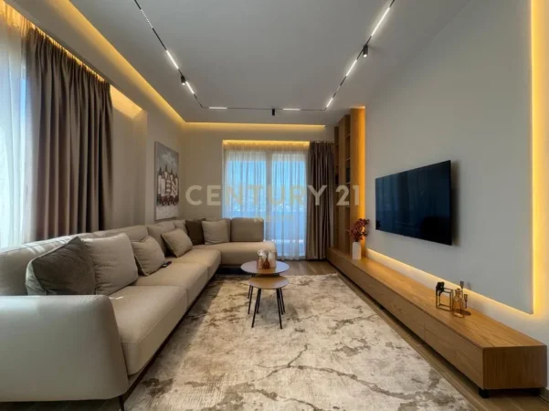 Tirane, jepet me qera apartament 2+1+Ballkon Kati 8, 105 m² 840 € (spitali amerikan 3)