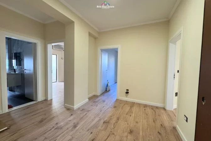 Tirane, jepet me qera zyre Kati 2, 106 m² 1.000 € (Rruga Naim Frasheri)
