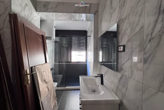 Tirane, jepet me qera zyre Kati 2, 106 m² 1.000 € (Rruga Naim Frasheri)