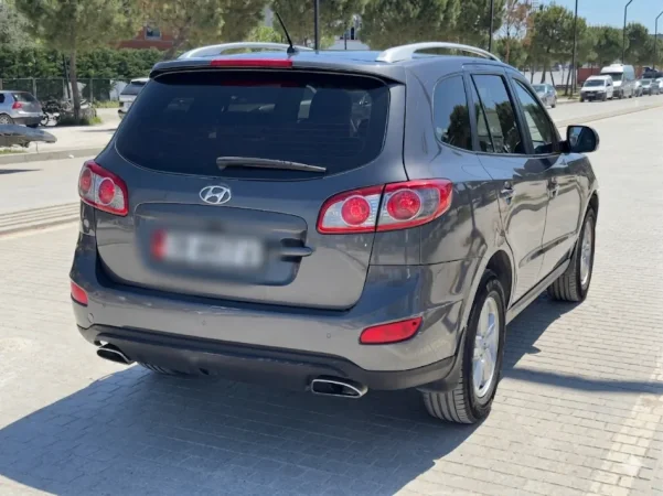 Tirane, shes makine Nafte, gri metalizato automatik Kondicioner 297.400 km 6.700 €