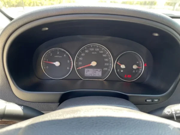 Tirane, shes makine Nafte, gri metalizato automatik Kondicioner 297.400 km 6.700 €