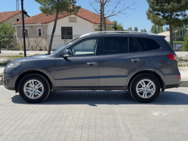 Tirane, shes makine Nafte, gri metalizato automatik Kondicioner 297.400 km 6.700 €