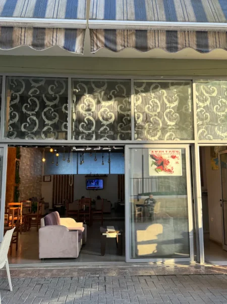 Tirane, jap me qera bar-kafe Kati 0, 90 m² 600 € 