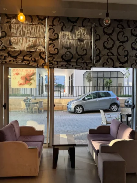 Tirane, jap me qera bar-kafe Kati 0, 90 m² 600 € 