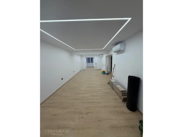 Tirane, jepet me qera zyre Kati 2, 100 m² 1€
