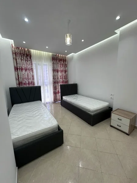 Tirane, jepet me qera apartament 2+1+Aneks+Ballkon Kati 2, 60.000 € 