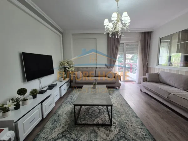 Tirane, jepet me qera apartament 2+1+Ballkon Kati 4, 135 m² 1.050 € (Liqeni i Thate)