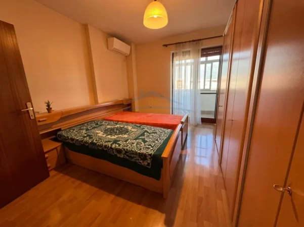 Tirane, shitet apartament 2+1+Ballkon Kati 8, 104 m² 230.000 € (Rruga e Barrikadave)