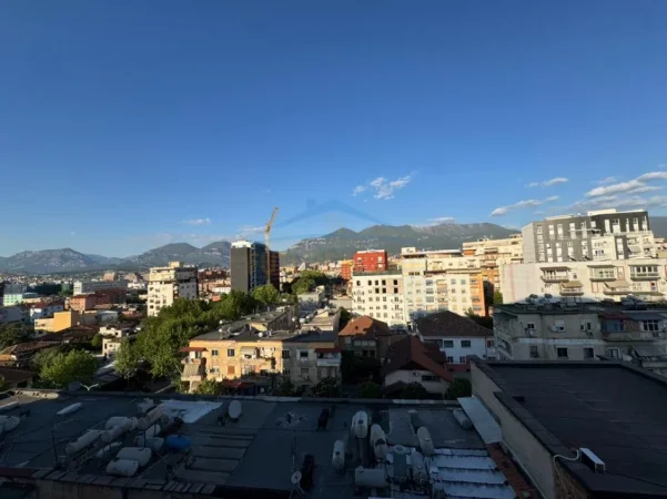 Tirane, shitet apartament 2+1+Ballkon Kati 8, 104 m² 230.000 € (Rruga e Barrikadave)