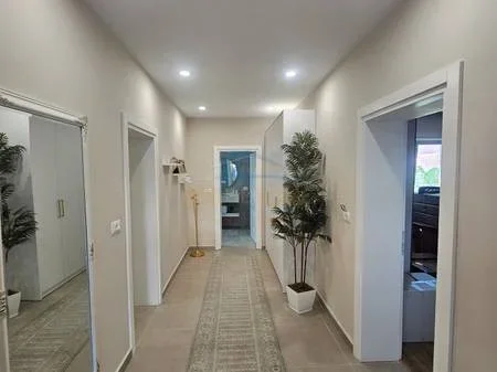 Tirane, jepet me qera apartament 2+1+Ballkon Kati 0, 132 m² 650 € (Sauk)