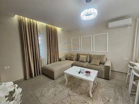 Tirane, jepet me qera apartament 2+1+Ballkon Kati 0, 132 m² 650 € (Sauk)