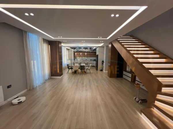 Tirane, Qera, Duplex 4+1+3+Verandë+Post parkimi, Kompleksi Square 21