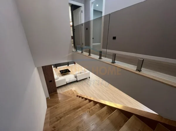 Tirane, Qera, Duplex 4+1+3+Verandë+Post parkimi, Kompleksi Square 21