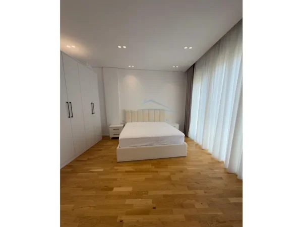 Tirane, jepet me qera Vile Kati 0, 300 m² 3.500 € 