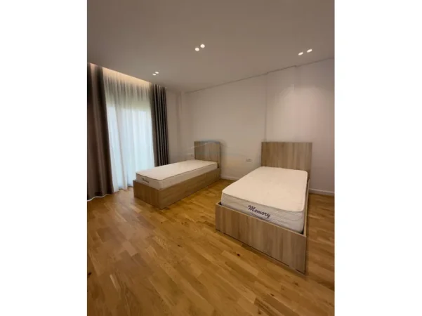Tirane, jepet me qera Vile Kati 0, 300 m² 3.500 € 