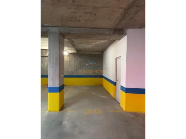 Tirane, jepet me qera ambjent biznesi Kati 0, 45 m² 900 €