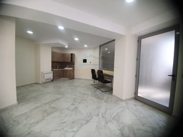 Tirane, jepet me qera zyre Kati 5, 187 m² 3.500 €