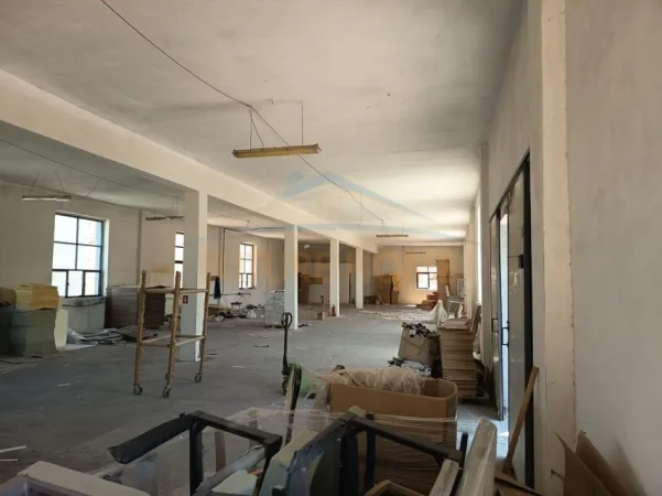 Tirane, jepet me qera ambjent biznesi Kati 0, 944 m² 5.000 €