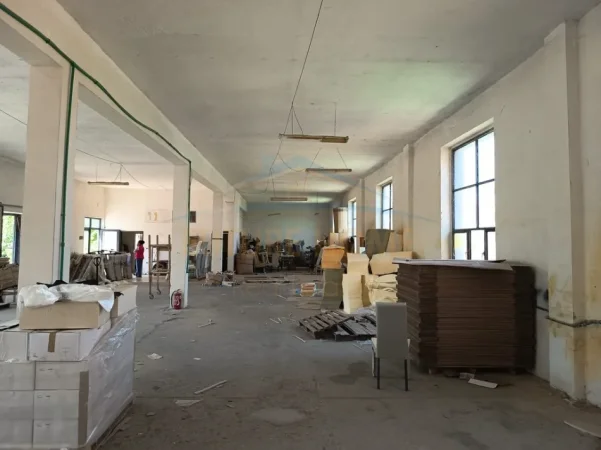 Tirane, jepet me qera ambjent biznesi Kati 0, 944 m² 5.000 €