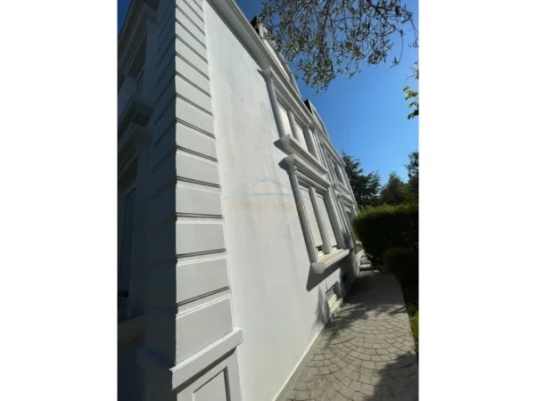 Tirane, jepet me qera vile White House Teg, 251 m² 2.500 €