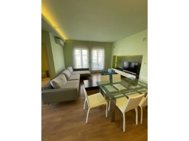 Tirane, jepet me qera vile White House Teg, 251 m² 2.500 €