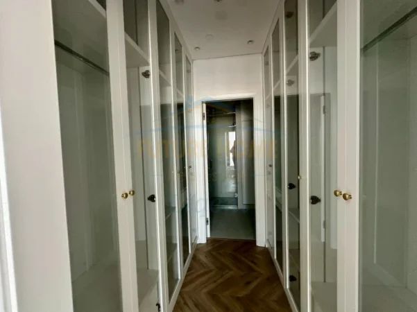 Tirane, jepet me qera apartament Downtown One, 119 m² 3.300 €