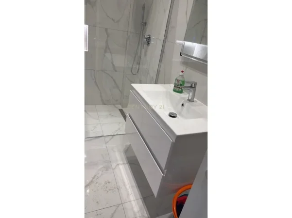Tirane, jepet me qera apartament 1+1 Kati 2, 70 m² 640 € (bulevardi i ri prane spak)