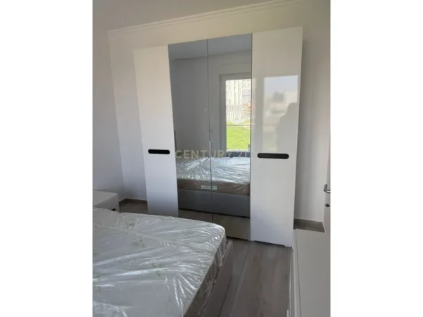 Tirane, jepet me qera apartament 1+1 Kati 2, 70 m² 640 € (bulevardi i ri prane spak)