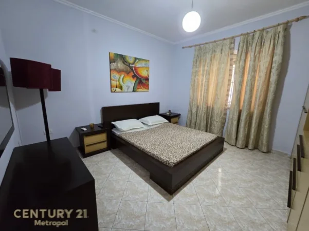 Tirane, jepet me qera apartament 3+1 Kati 1, 213 m² 700 € (myslym shyri)
