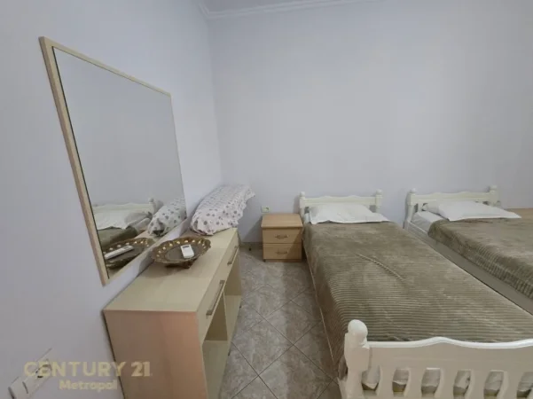 Tirane, jepet me qera apartament 3+1 Kati 1, 213 m² 700 € (myslym shyri)