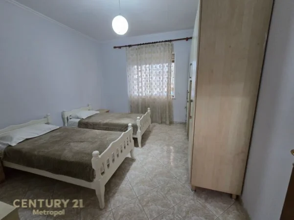 Tirane, jepet me qera apartament 3+1 Kati 1, 213 m² 700 € (myslym shyri)