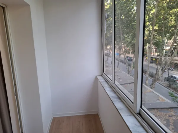 Tirane, jepet me qera apartament 1+1+Ballkon Kati 3, 550 € (Stacioni i Trenit)