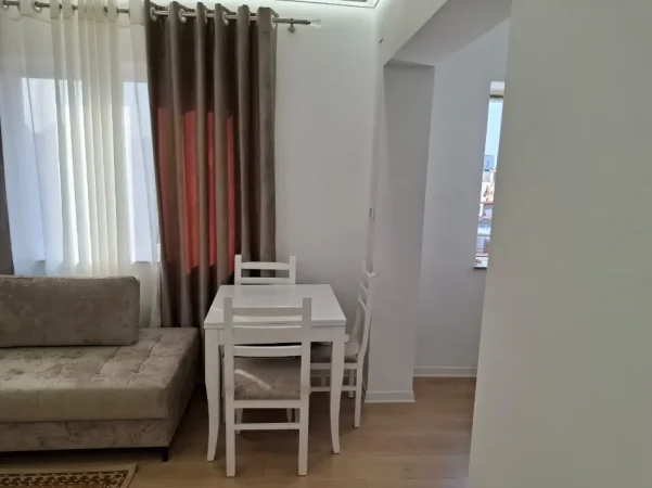 Tirane, jepet me qera apartament 1+1+Ballkon Kati 3, 550 € (Stacioni i Trenit)