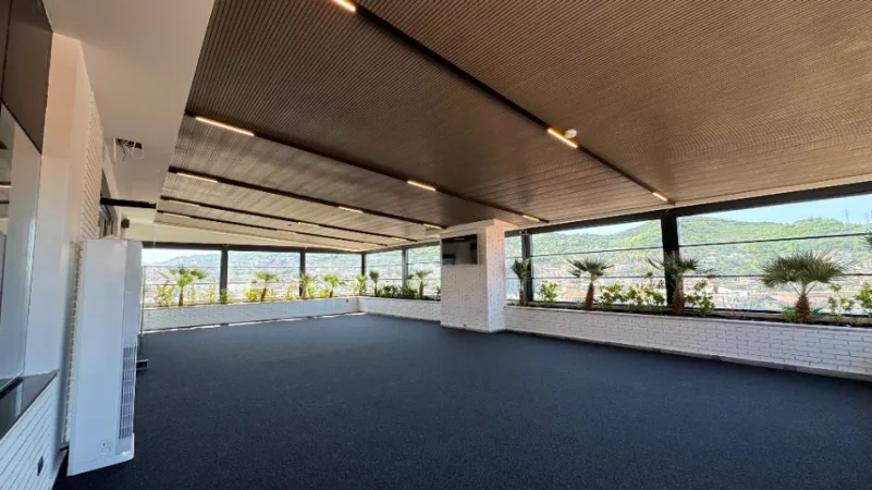 AMBIENT BIZNESI PREMIUM ME QERA – ROOFTOP EKSKLUZIV NË TIRANË