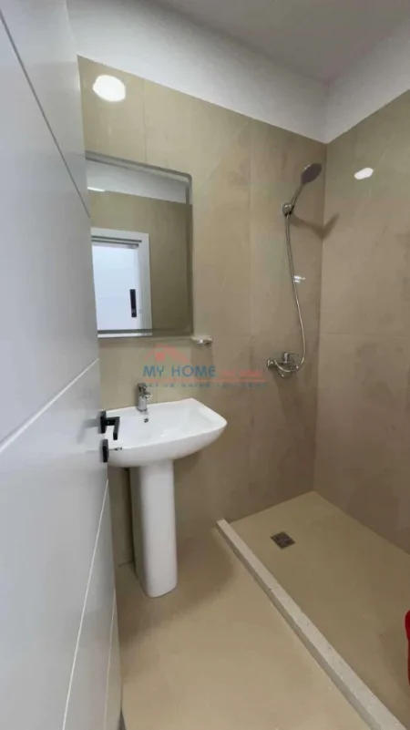 Tirane, jepet me qera apartament 2+1+Ballkon Kati 7, 100 m² 700 € (Rruga Ndre Mjeda, Kompleksi Star)