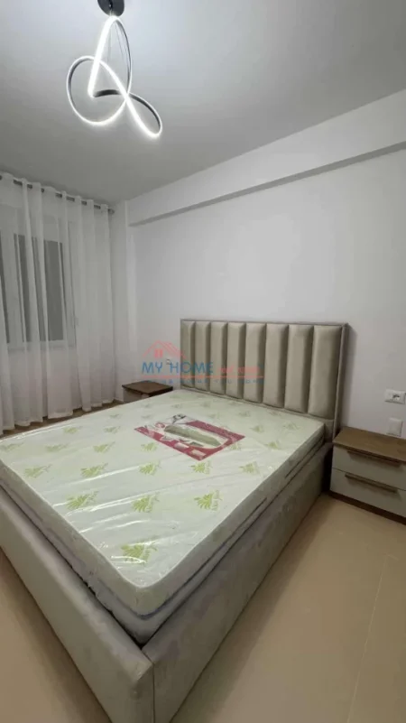 Tirane, jepet me qera apartament 2+1+Ballkon Kati 7, 100 m² 700 € (Rruga Ndre Mjeda, Kompleksi Star)