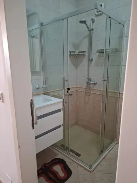 Tirane, jepet me qera apartament 2+1 Kati 8, 145 m² 1.000 € (BLLOKU)