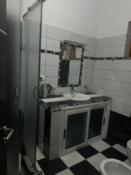 JEPET ME QIRA KATI I 2 DHE I 3 I NJE VILE  TE KODRA E PRIFTIT  450 € (KODRA E PRIFTIT)