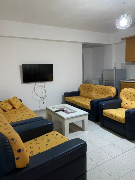 Tirane, jepet me qera apartament 1+1+Ballkon Kati 1, 49 m² 400 € (Pas Kupoles,Laprake)
